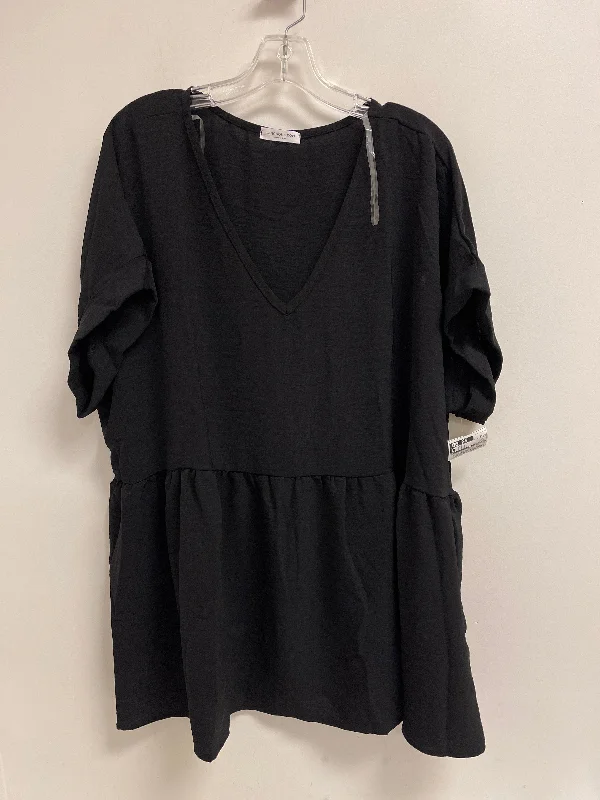 Top Short Sleeve By Chicsoul In Black, Size: 1x