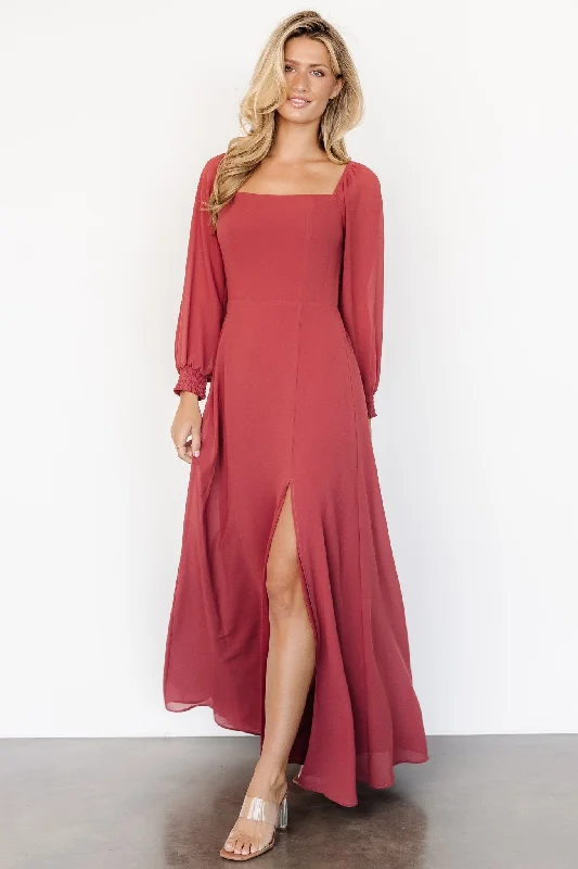 Women's Plus-Size Casual Outfit Runway Inspired Wear Giselle Maxi Dress | Terracotta Women's Plus-Size Casual Outfit Runway Inspired Wear Giselle Maxi Dress | Terracotta