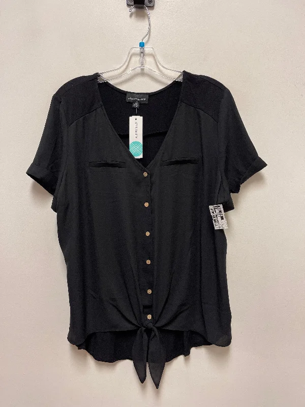 Top Short Sleeve By Fortune & Ivy In Black, Size: Xl