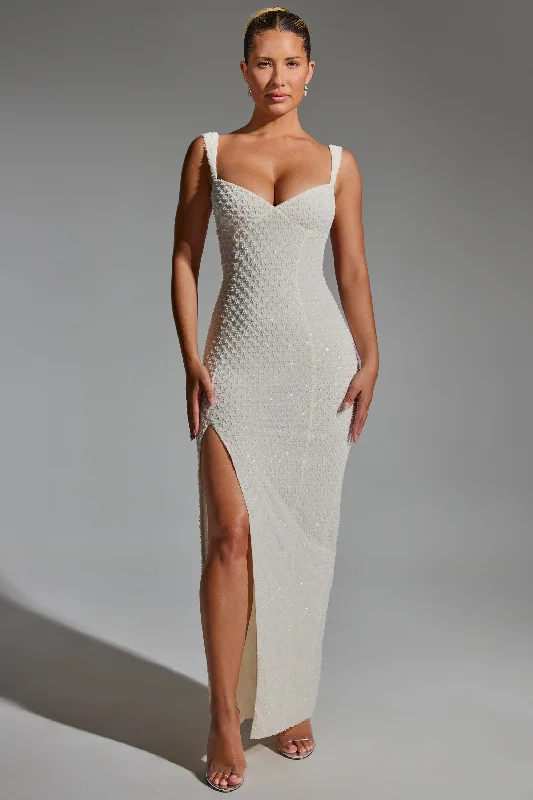 Bold and Elegant Women's Fashion Limited Stock, Big Sale Embellished Open-Back Maxi Dress in White Bold and Elegant Women's Fashion Limited Stock, Big Sale Embellished Open-Back Maxi Dress in White