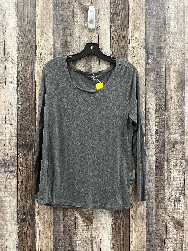 Top Long Sleeve By Maurices In Grey, Size: L