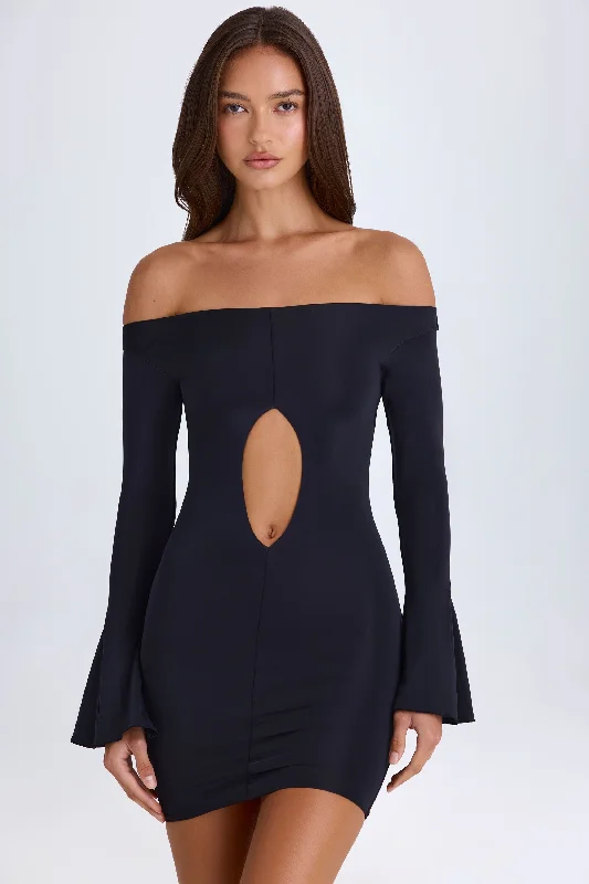 Trendy Outfits For Ladies Stylish Spring Fashion Off-Shoulder Cut-Out Mini Dress in Black Trendy Outfits For Ladies Stylish Spring Fashion Off-Shoulder Cut-Out Mini Dress in Black