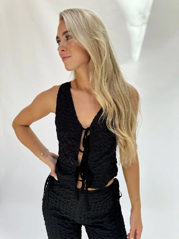 Big Savings Serving Sass Top