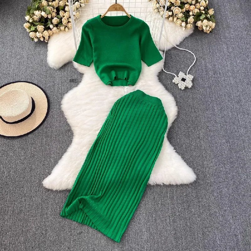 Style Redefined Fashion suit for women short-sleeved round neck knitted sweater top two-piece set mid-length skirt       S4184
