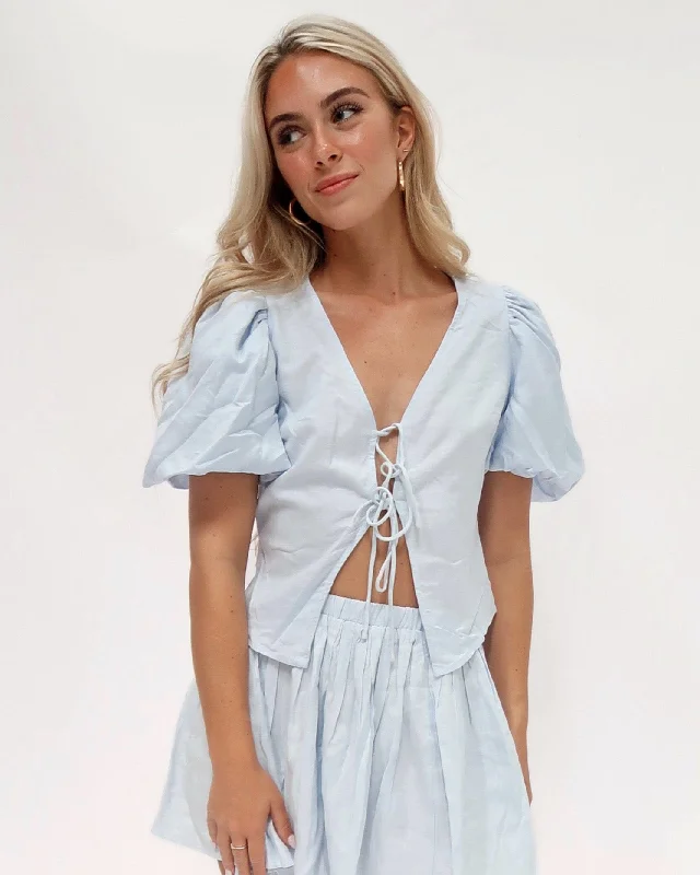 Trendy Looks On Sale Tied Together Top