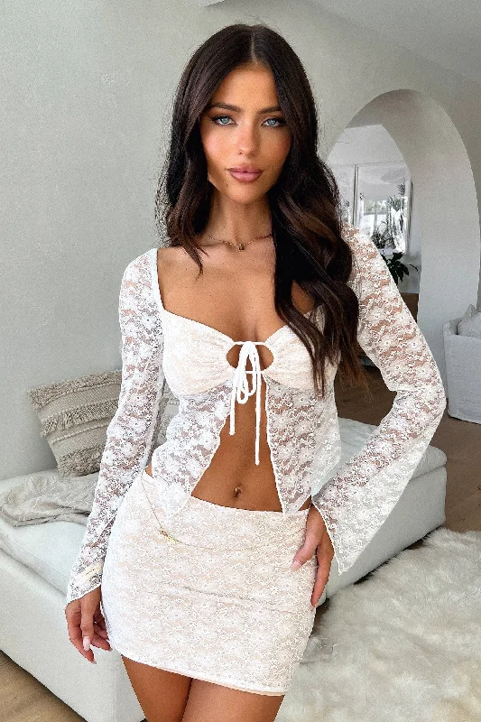 Get The Latest Trends Daytona Top - White