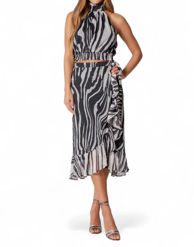 Plus-Size Women's Garments Save Big Zebra Lurex Skirt In Black/white