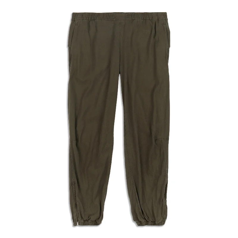 Laid-Back Elegance Mid - Week Surprise Essential Affinity Mid Rise Jogger - Resale